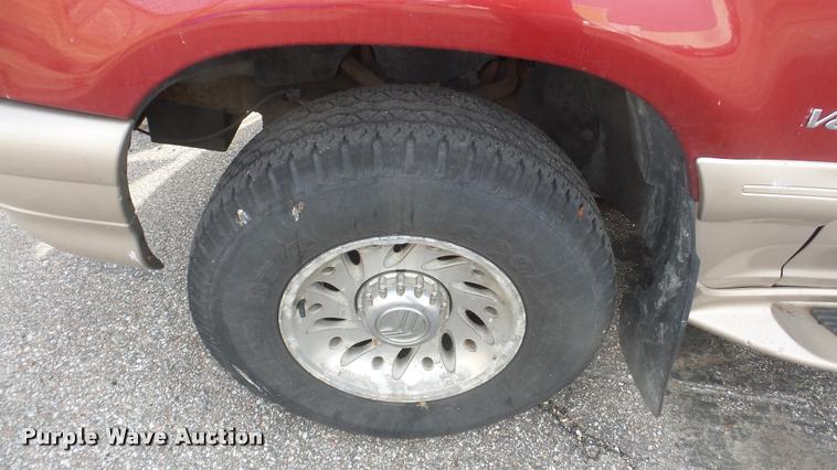 image for item DF9225 2000 Mercury Mountaineer SUV