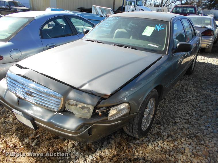 image for item AT9662 2003 Ford Crown Victoria
