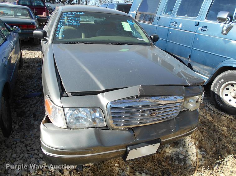 image for item AT9662 2003 Ford Crown Victoria