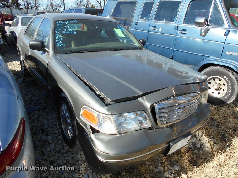 image for item AT9662 2003 Ford Crown Victoria