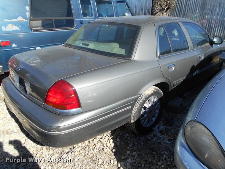 image for item AT9662 2003 Ford Crown Victoria
