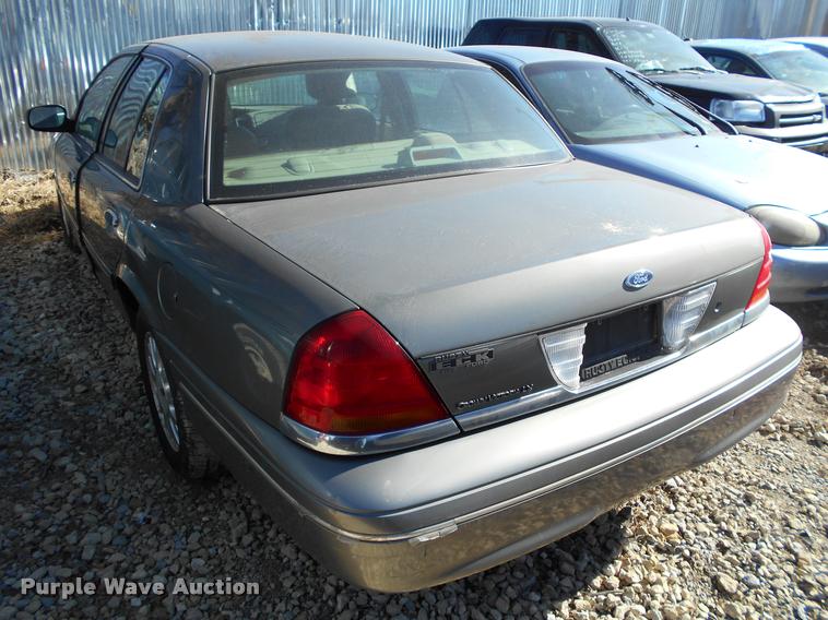 image for item AT9662 2003 Ford Crown Victoria