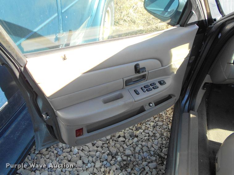 image for item AT9662 2003 Ford Crown Victoria