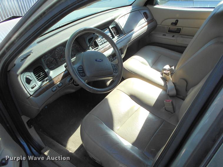 image for item AT9662 2003 Ford Crown Victoria