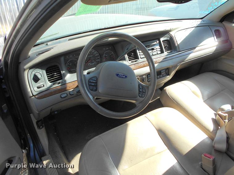 image for item AT9662 2003 Ford Crown Victoria