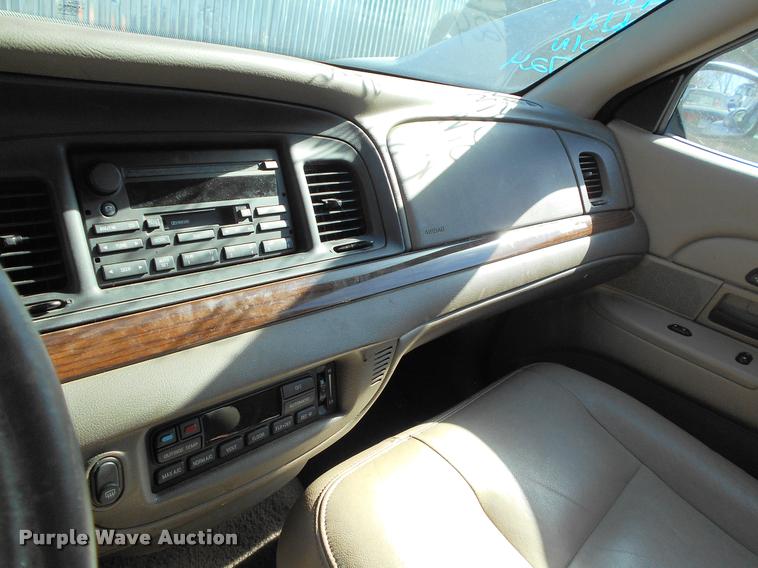 image for item AT9662 2003 Ford Crown Victoria