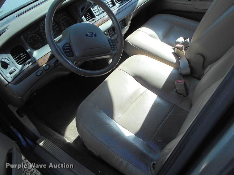 image for item AT9662 2003 Ford Crown Victoria