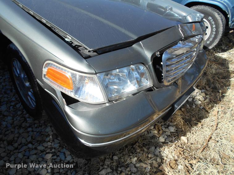 image for item AT9662 2003 Ford Crown Victoria
