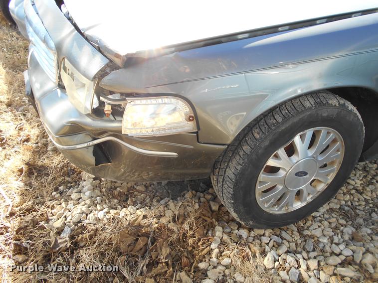 image for item AT9662 2003 Ford Crown Victoria