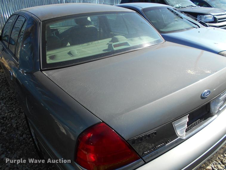 image for item AT9662 2003 Ford Crown Victoria
