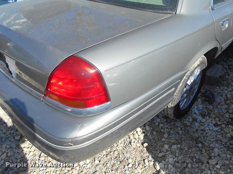 image for item AT9662 2003 Ford Crown Victoria
