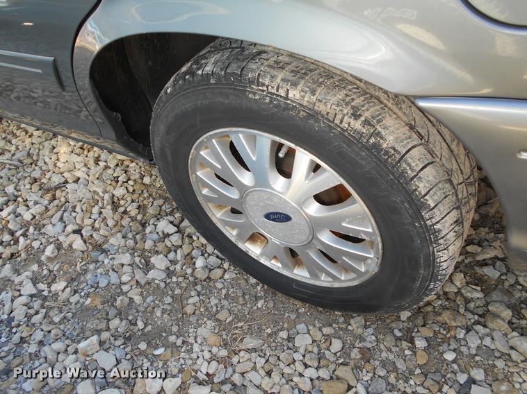 image for item AT9662 2003 Ford Crown Victoria