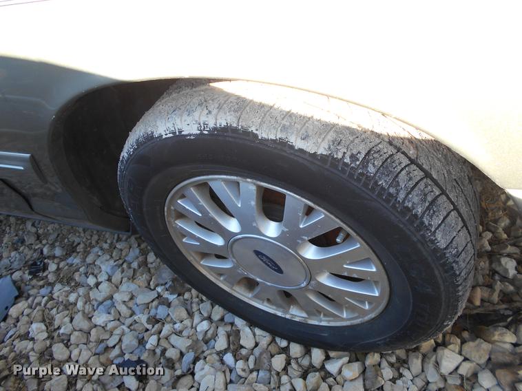 image for item AT9662 2003 Ford Crown Victoria