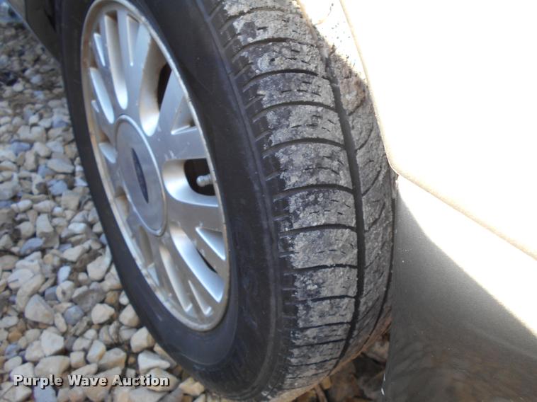 image for item AT9662 2003 Ford Crown Victoria