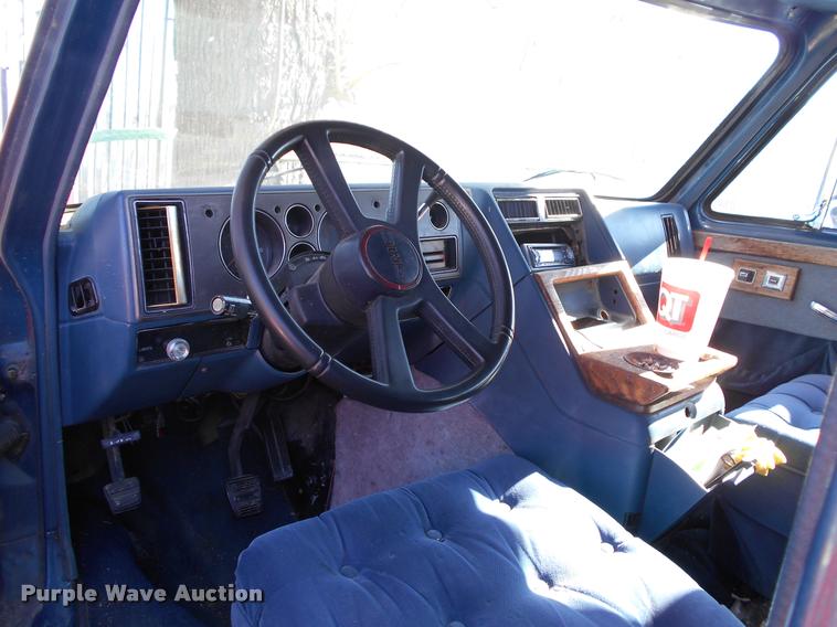 image for item AT9663 1990 GMC Vandura G2500 van