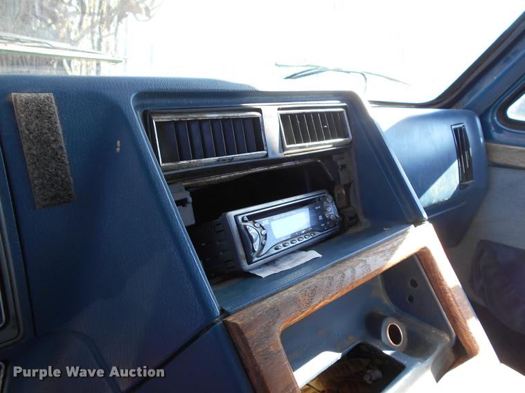image for item AT9663 1990 GMC Vandura G2500 van