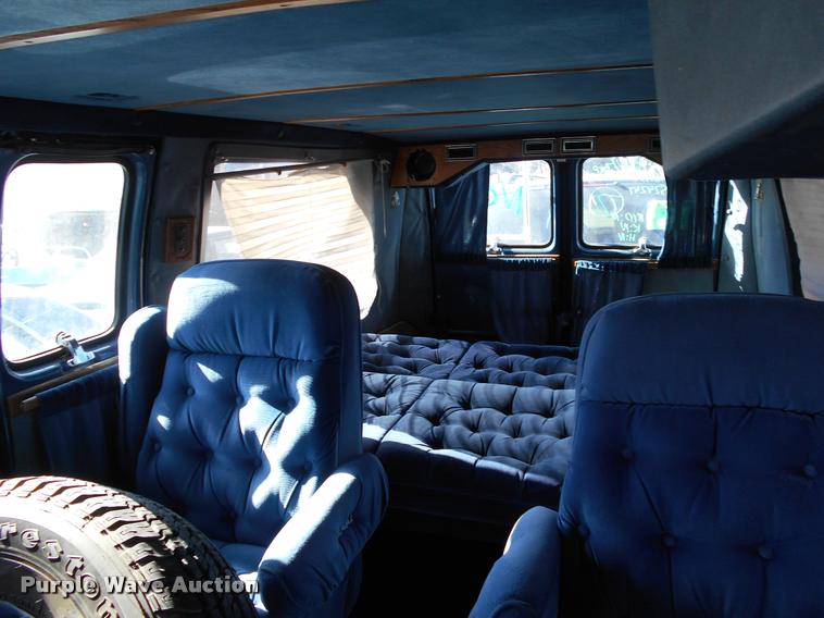 image for item AT9663 1990 GMC Vandura G2500 van