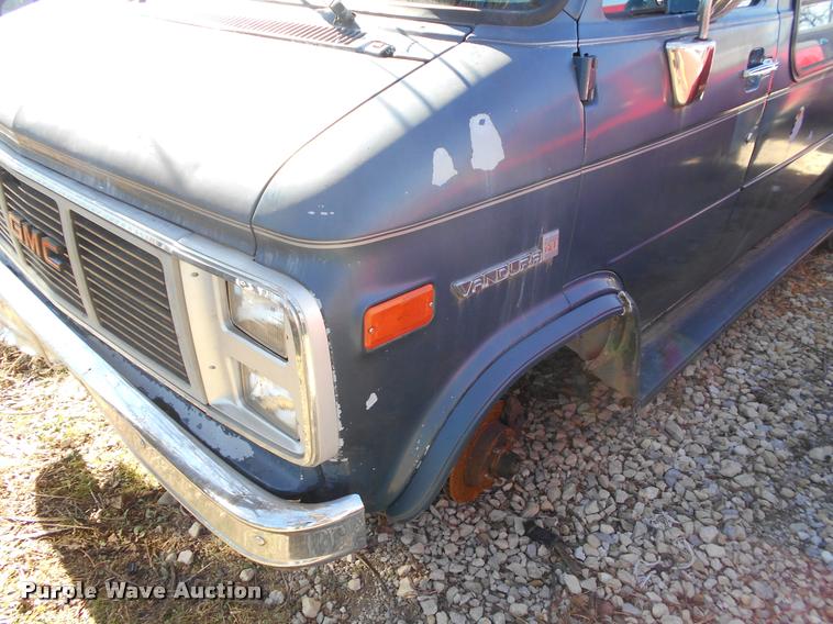 image for item AT9663 1990 GMC Vandura G2500 van