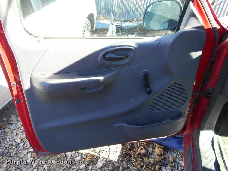 image for item AT9664 2003 Ford F150 SuperCab pickup truck