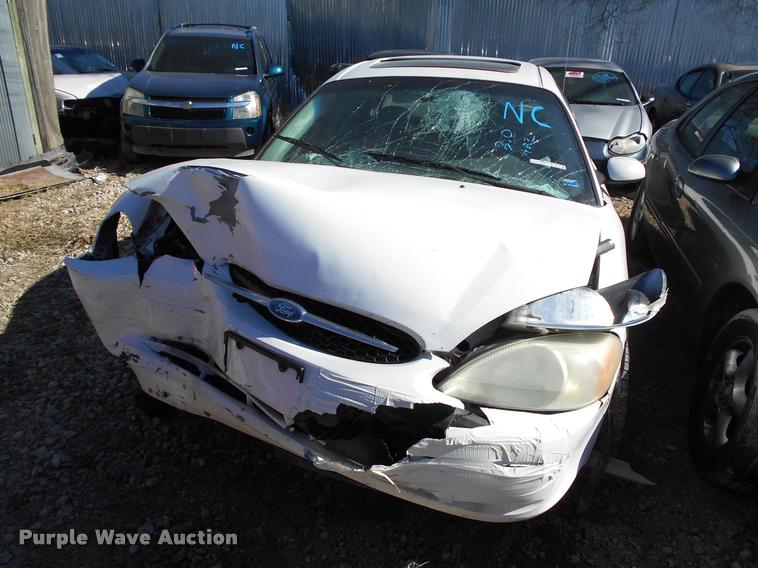 image for item AT9673 2002 Ford Taurus