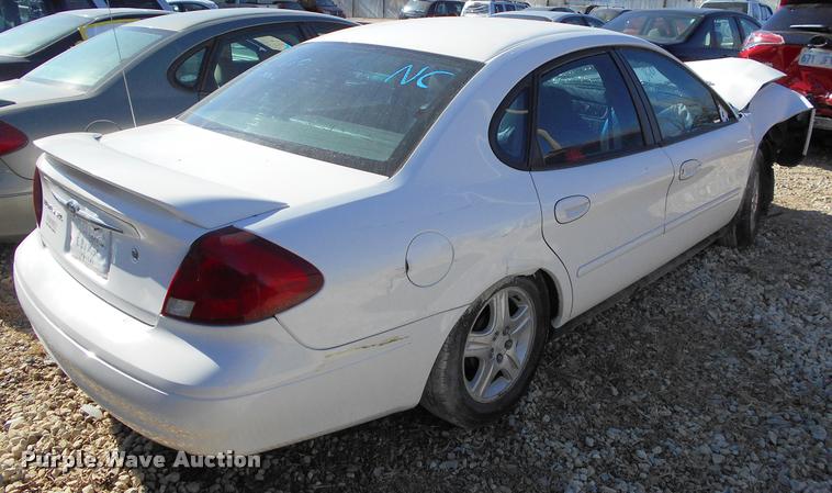 image for item AT9673 2002 Ford Taurus