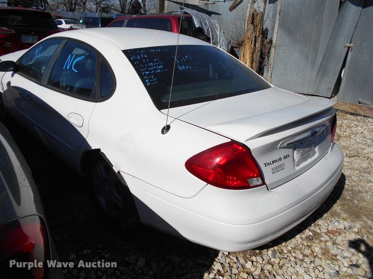 image for item AT9673 2002 Ford Taurus