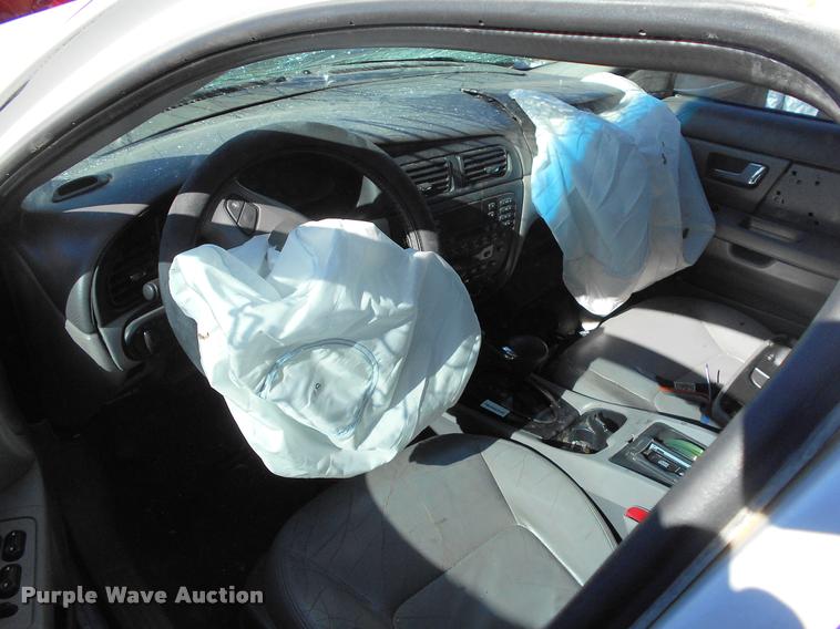 image for item AT9673 2002 Ford Taurus