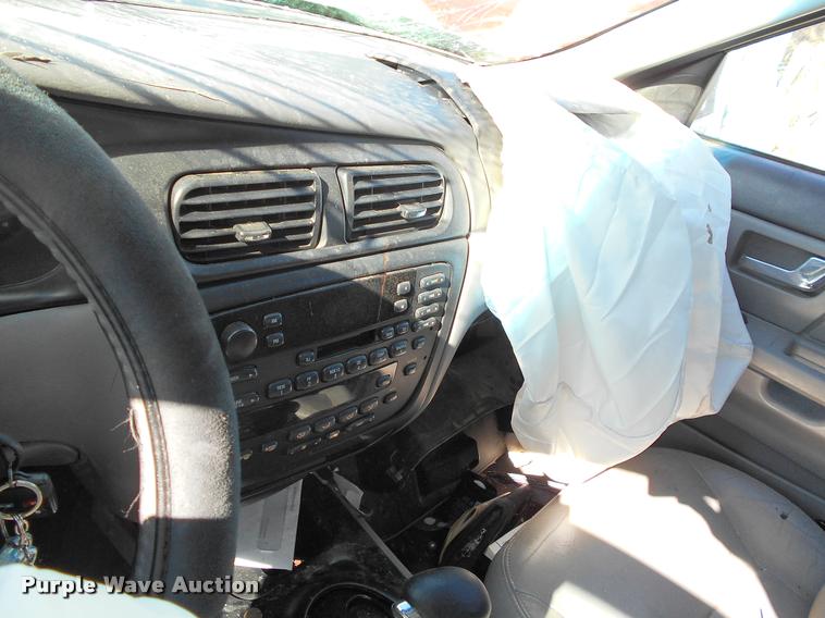 image for item AT9673 2002 Ford Taurus