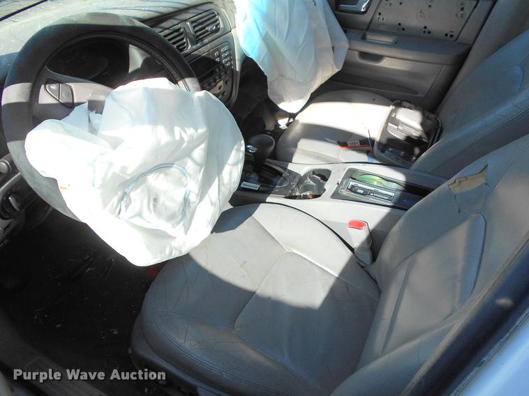 image for item AT9673 2002 Ford Taurus