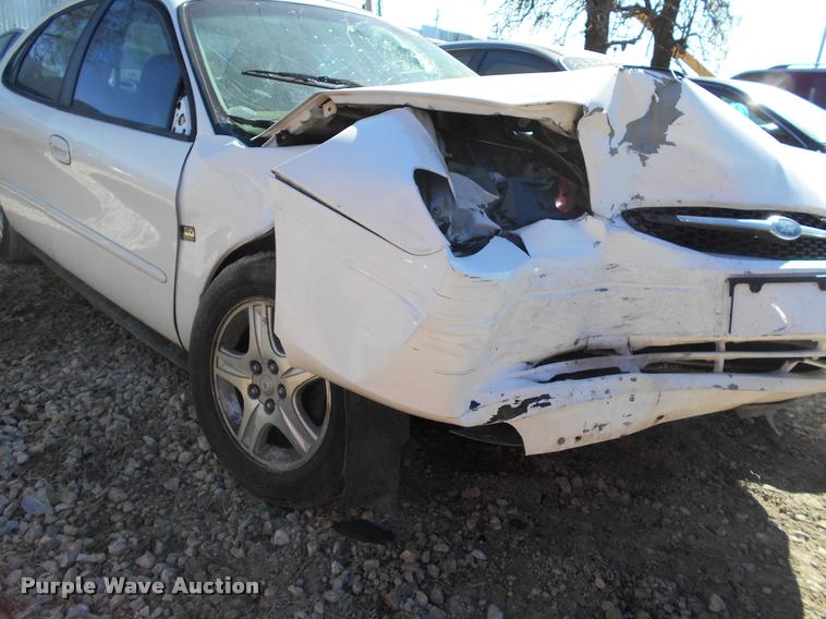 image for item AT9673 2002 Ford Taurus