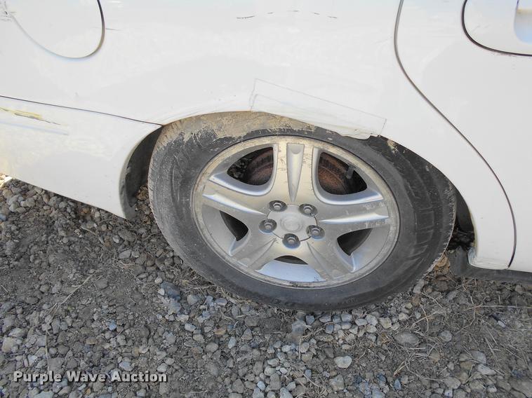 image for item AT9673 2002 Ford Taurus