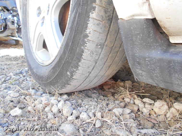 image for item AT9673 2002 Ford Taurus