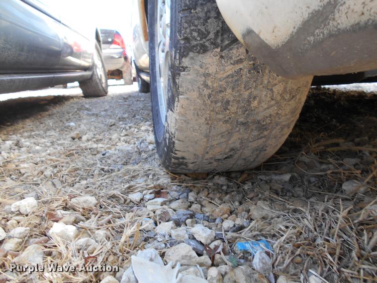 image for item AT9673 2002 Ford Taurus