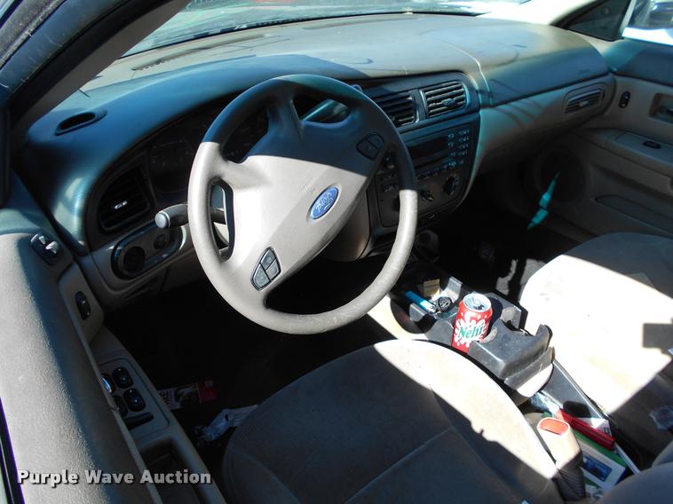 image for item AT9674 2001 Ford Taurus