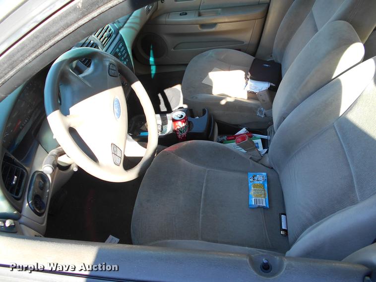 image for item AT9674 2001 Ford Taurus