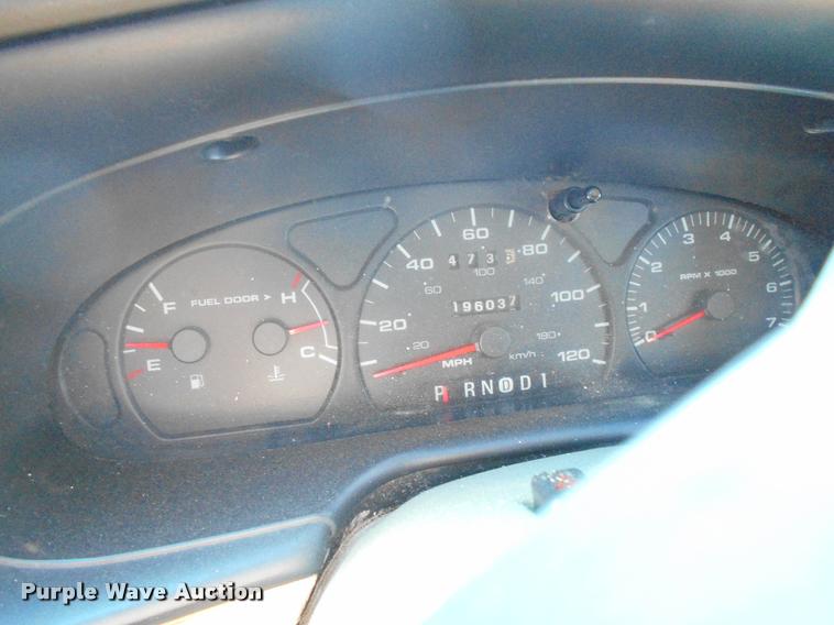 image for item AT9674 2001 Ford Taurus