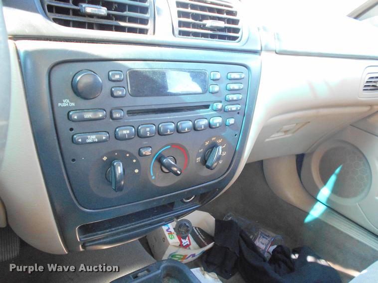 image for item AT9674 2001 Ford Taurus