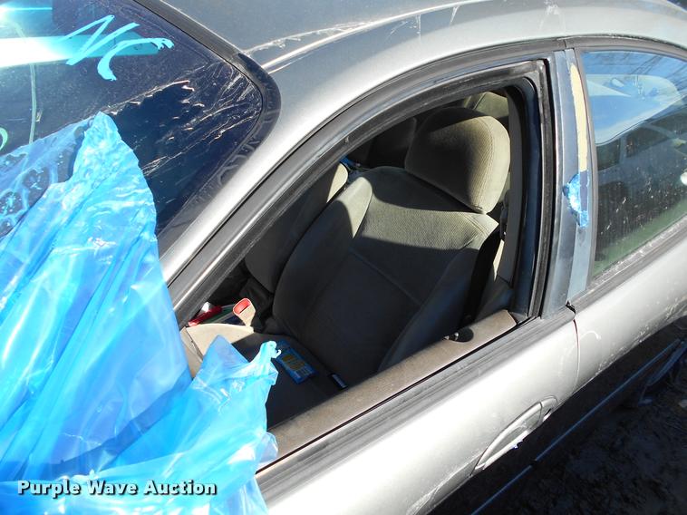 image for item AT9674 2001 Ford Taurus