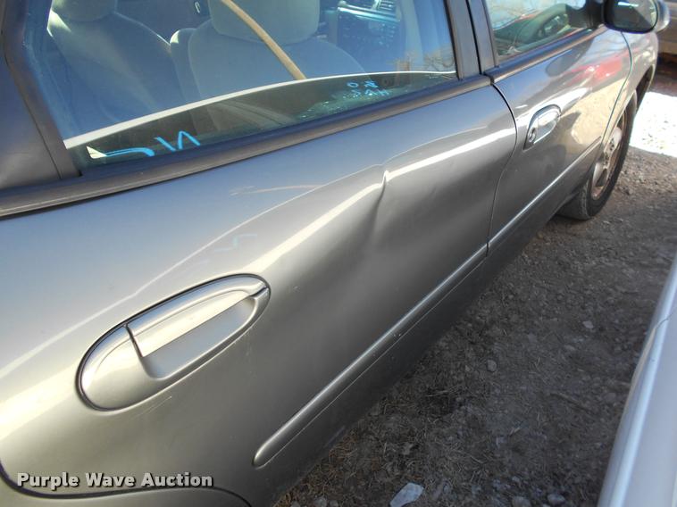 image for item AT9674 2001 Ford Taurus