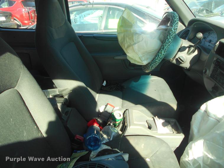 image for item AT9676 2001 Ford Explorer SUV