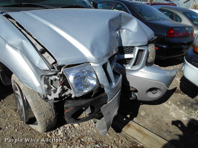 image for item AT9676 2001 Ford Explorer SUV