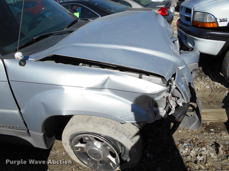 image for item AT9676 2001 Ford Explorer SUV