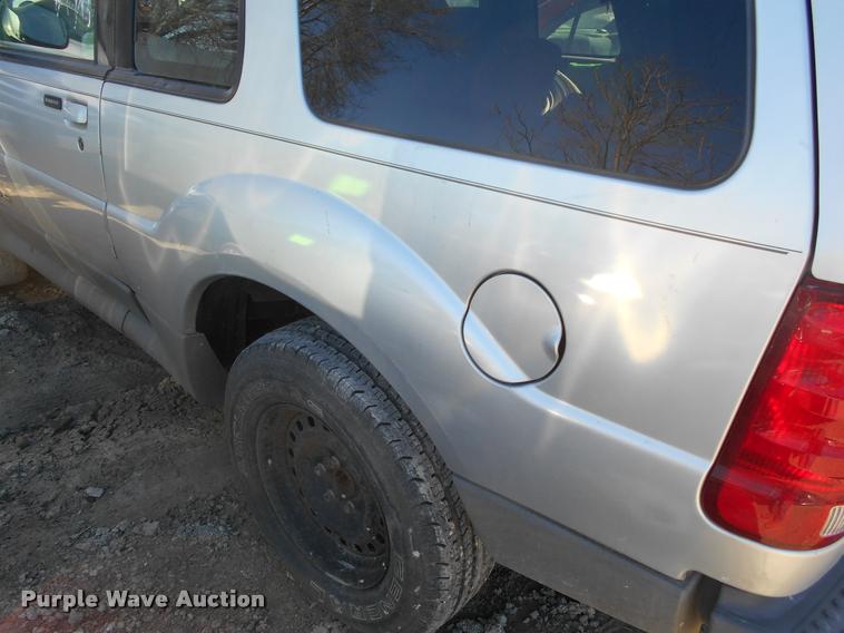 image for item AT9676 2001 Ford Explorer SUV