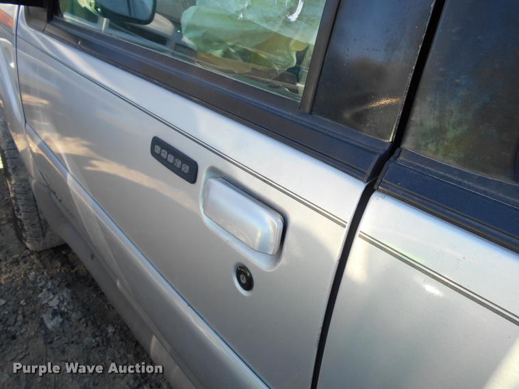 image for item AT9676 2001 Ford Explorer SUV