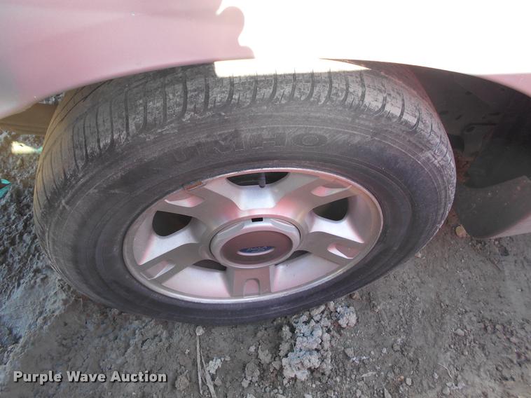 image for item AT9676 2001 Ford Explorer SUV