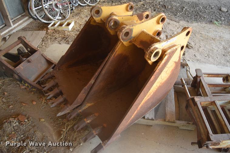 image for item BH9249 (2) excavator buckets