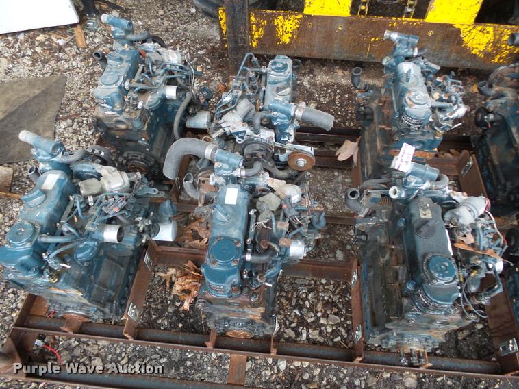 image for item BM9554 (10) Kubota D722 719L three cylinder diesel engines