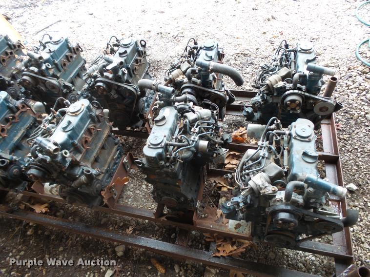 image for item BM9554 (10) Kubota D722 719L three cylinder diesel engines