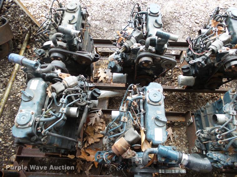 image for item BM9554 (10) Kubota D722 719L three cylinder diesel engines