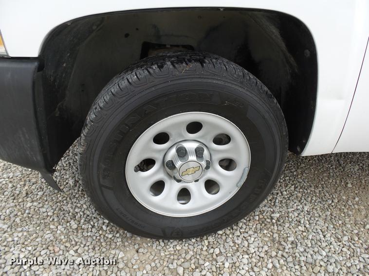 image for item BM9556 2012 Chevrolet Silverado 1500 pickup truck